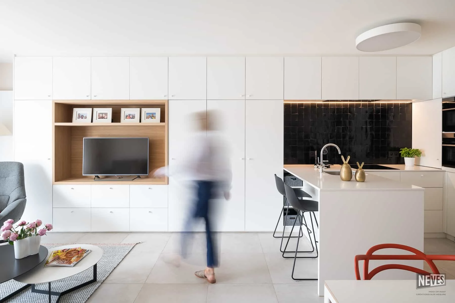 4 WANDMEUBEL OP MAAT TV19 NEVES